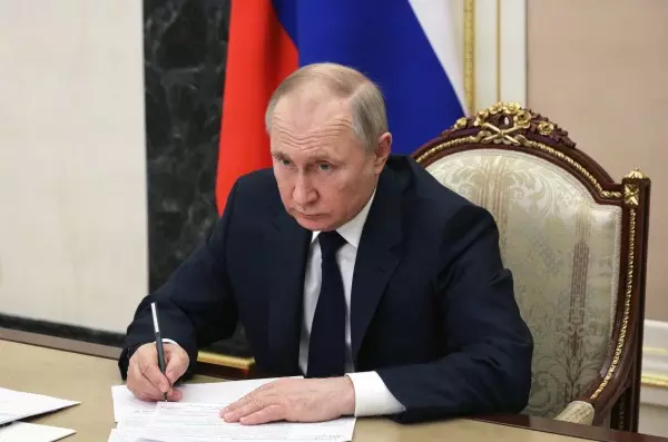 Putin apologises to Azerbaijani leader for 'tragic incident' involving crashed Azerbaijani plane