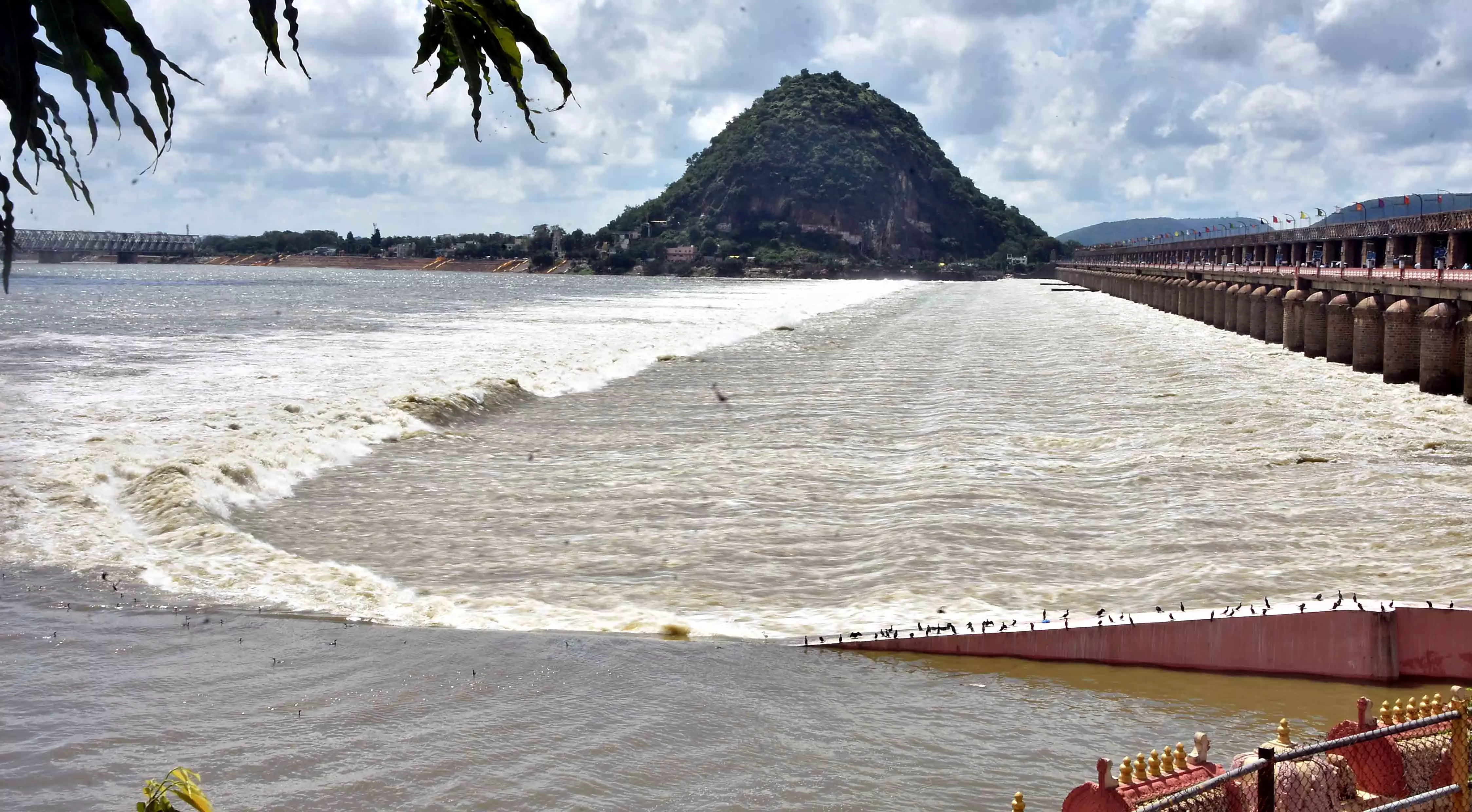 Surplus 2.12 lakh cusecs released from Prakasam Barrage