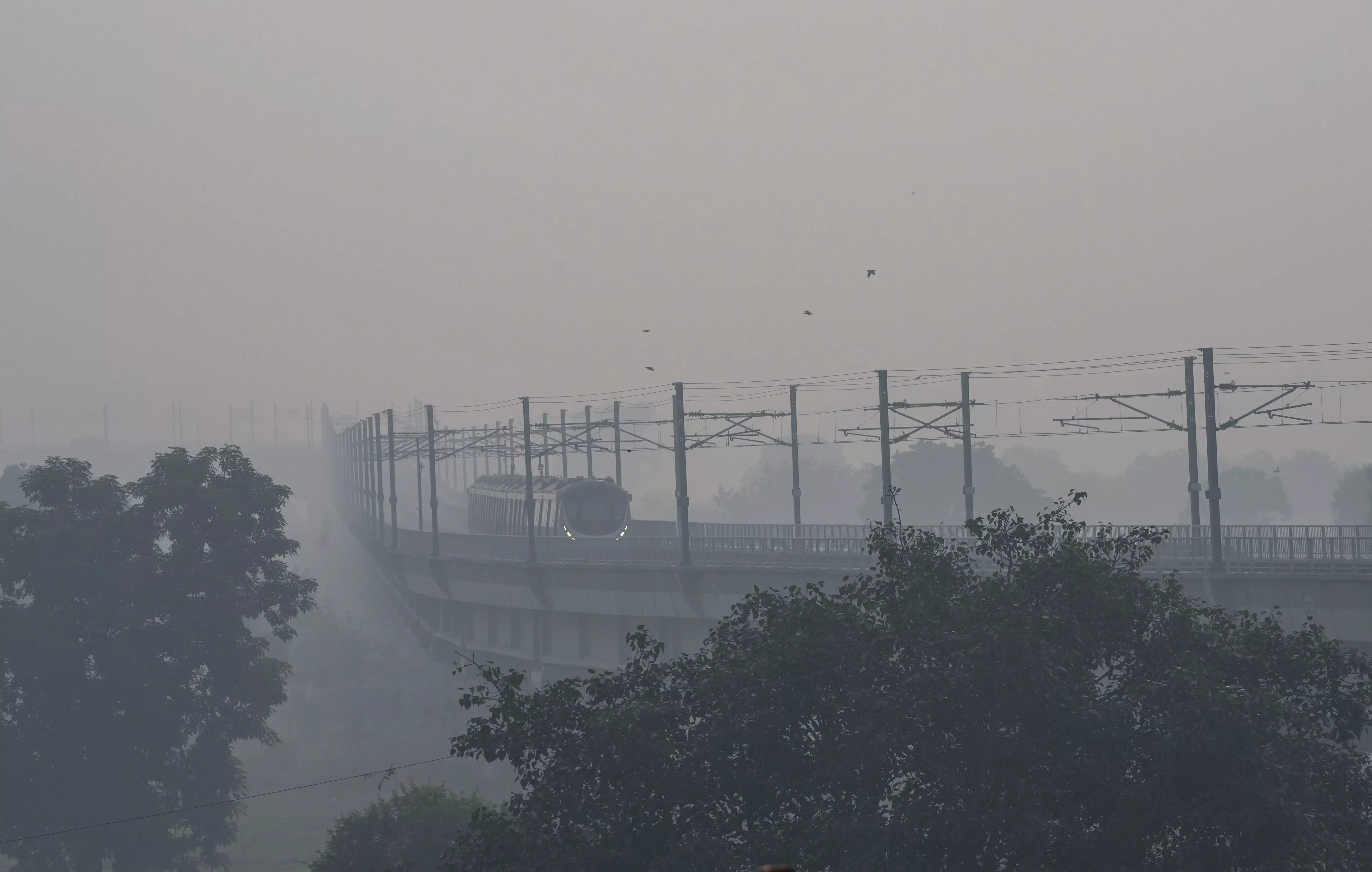 Delhi's air quality plummets to 'very poor' category; Smog engulfs national capital