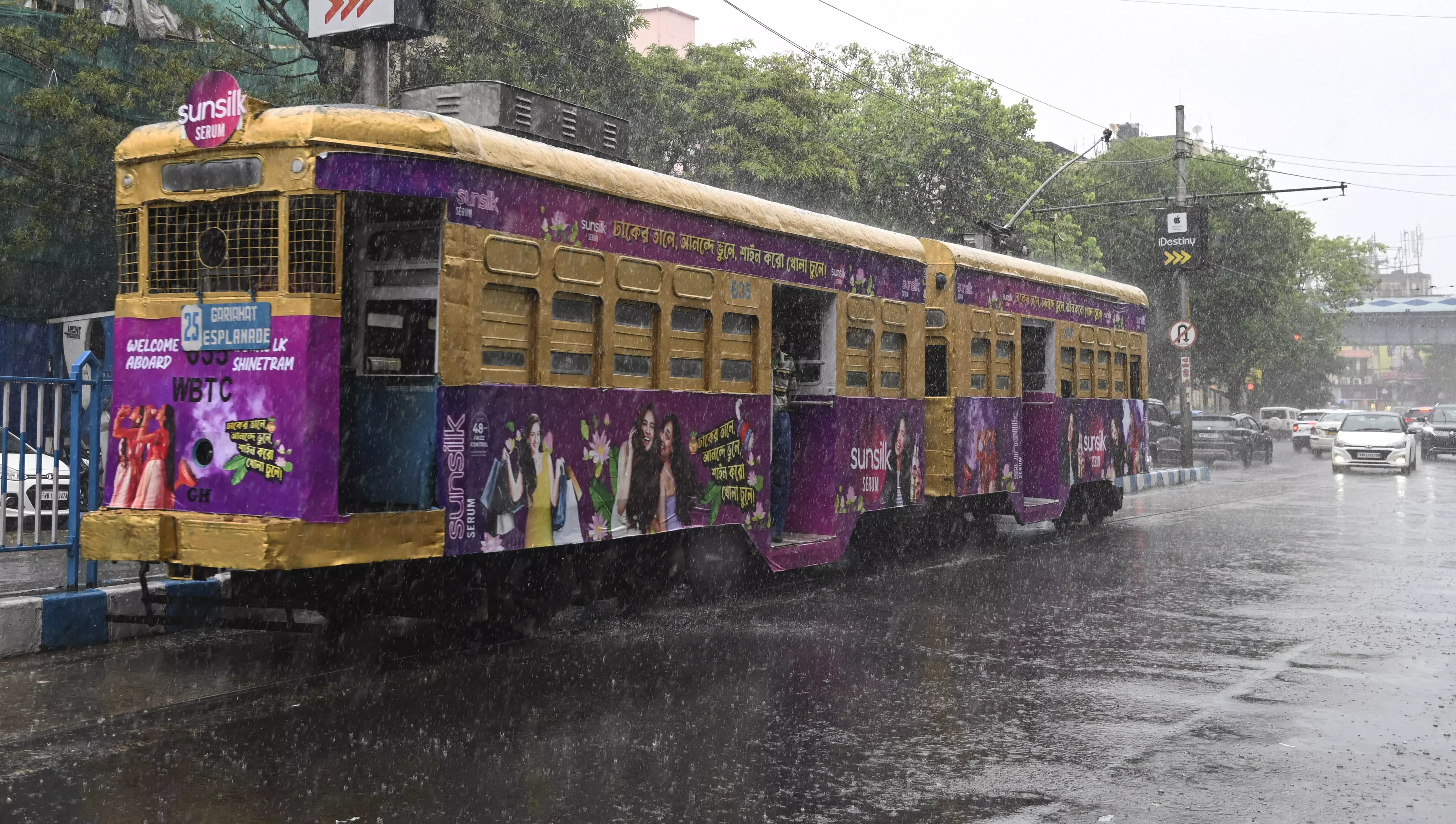 Rain lashes parts of Bengal as severe cyclone 'Dana' moves closer to coast