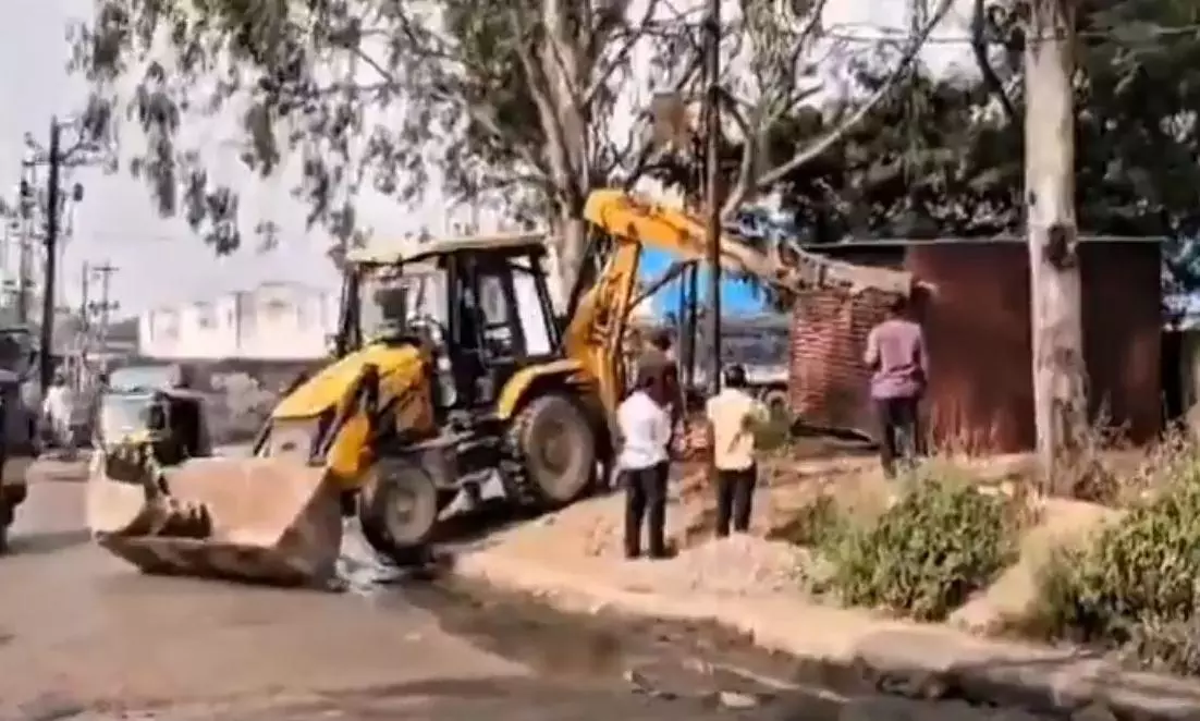 GHMC Demolishes Illegal Footpath Encroachments in Mailardevpally