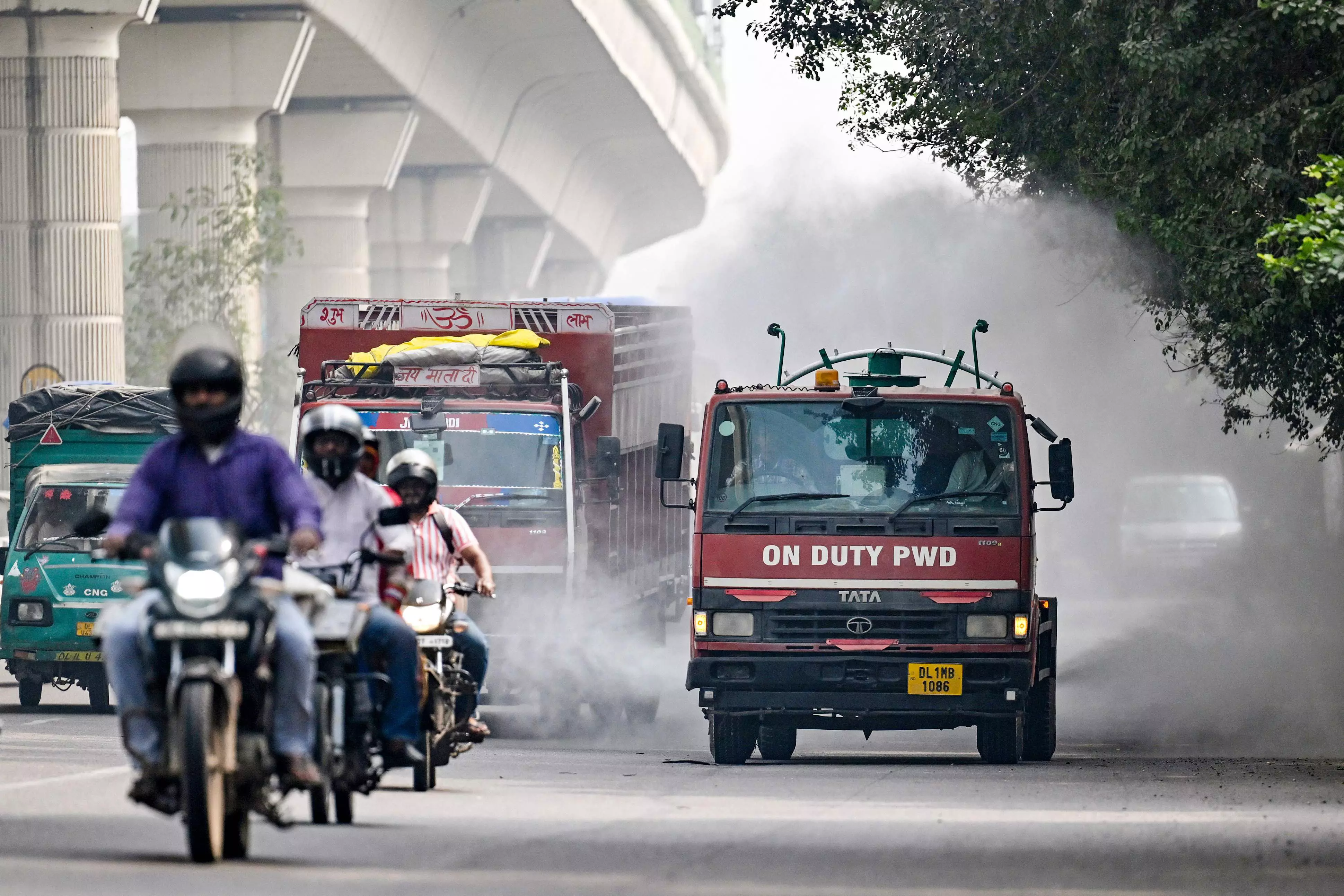 Delhi's air pollution worsens, people say feels suffocating