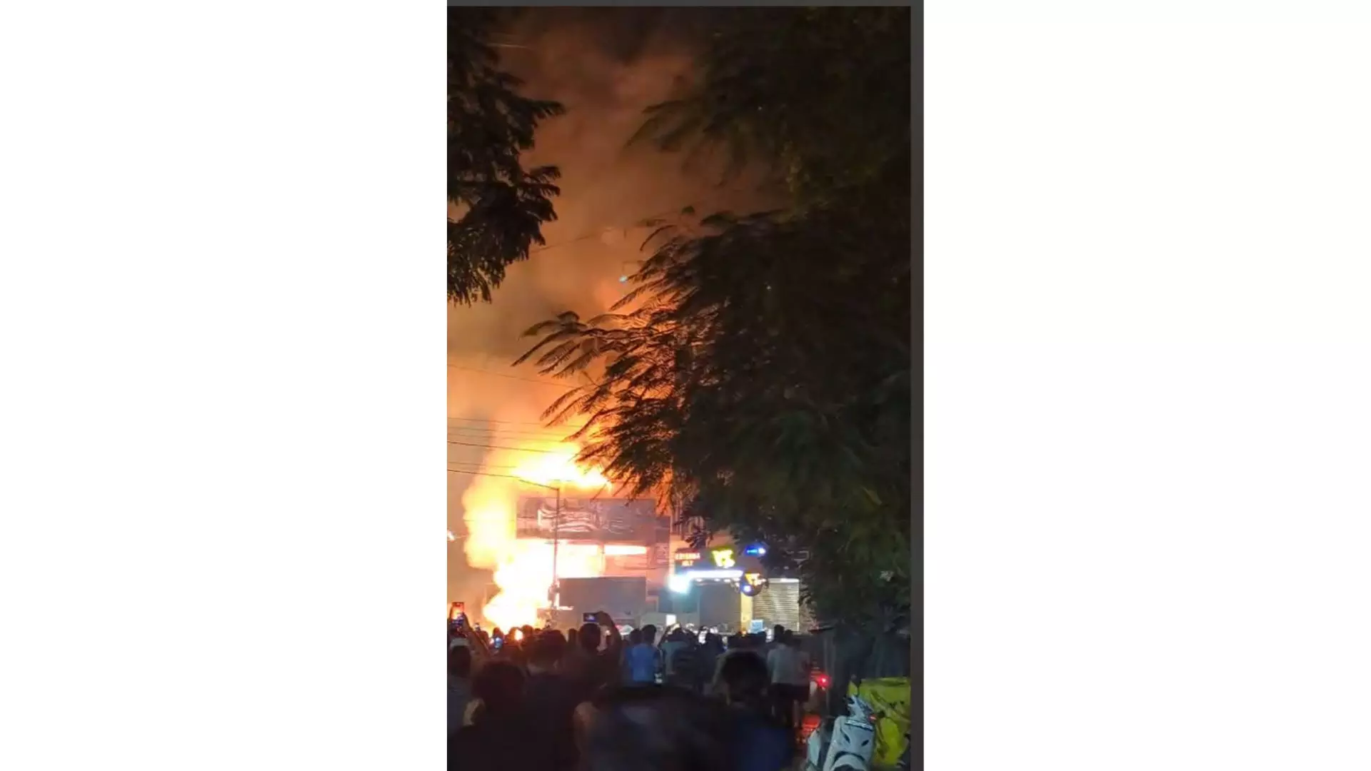 Major fire mishap at Hanman Tekdi in Hyd