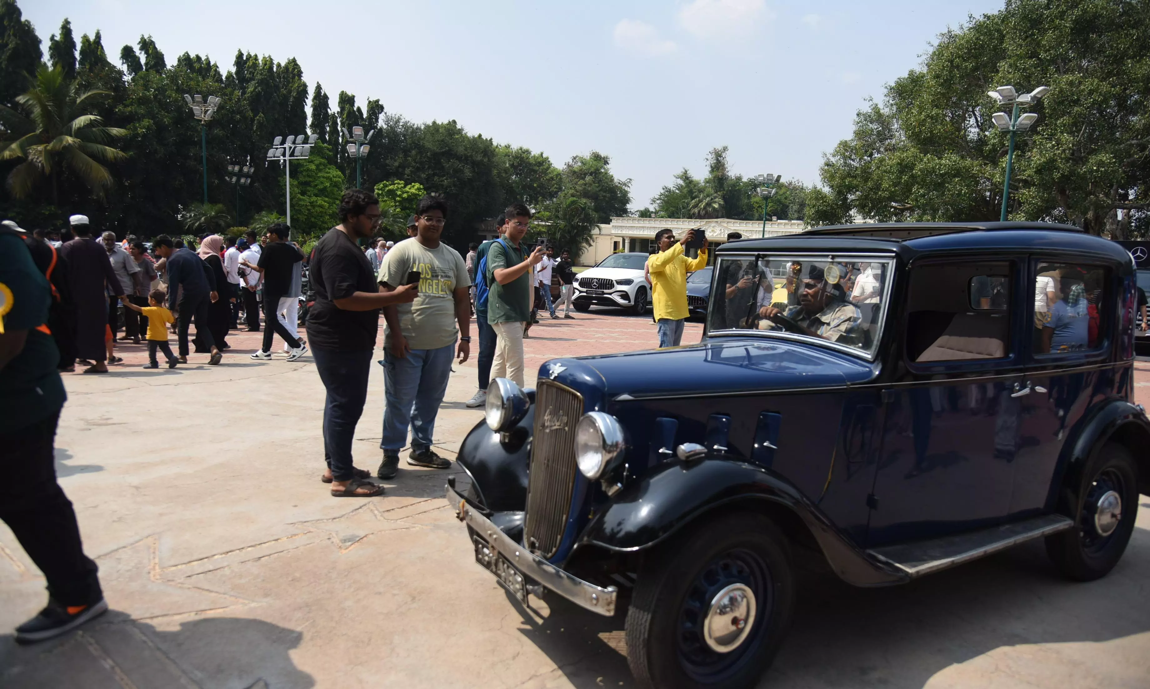 Vintage Beauties Mesmerise Car and Bike Enthusiasts