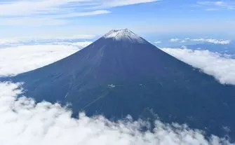 Still no snow on Japan's Mount Fuji, breaking record