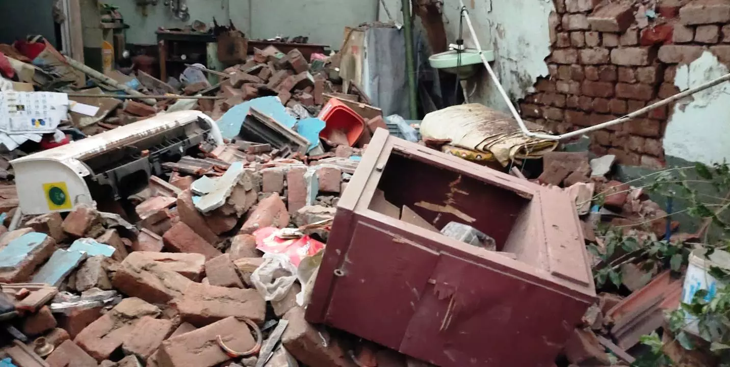 Kakinada man dies in cracker blast; house collapses