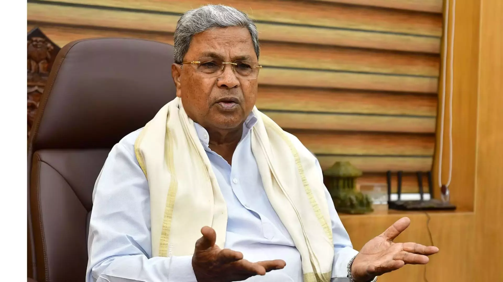 Karnataka CM asks commercial tax, excise officials to meet target