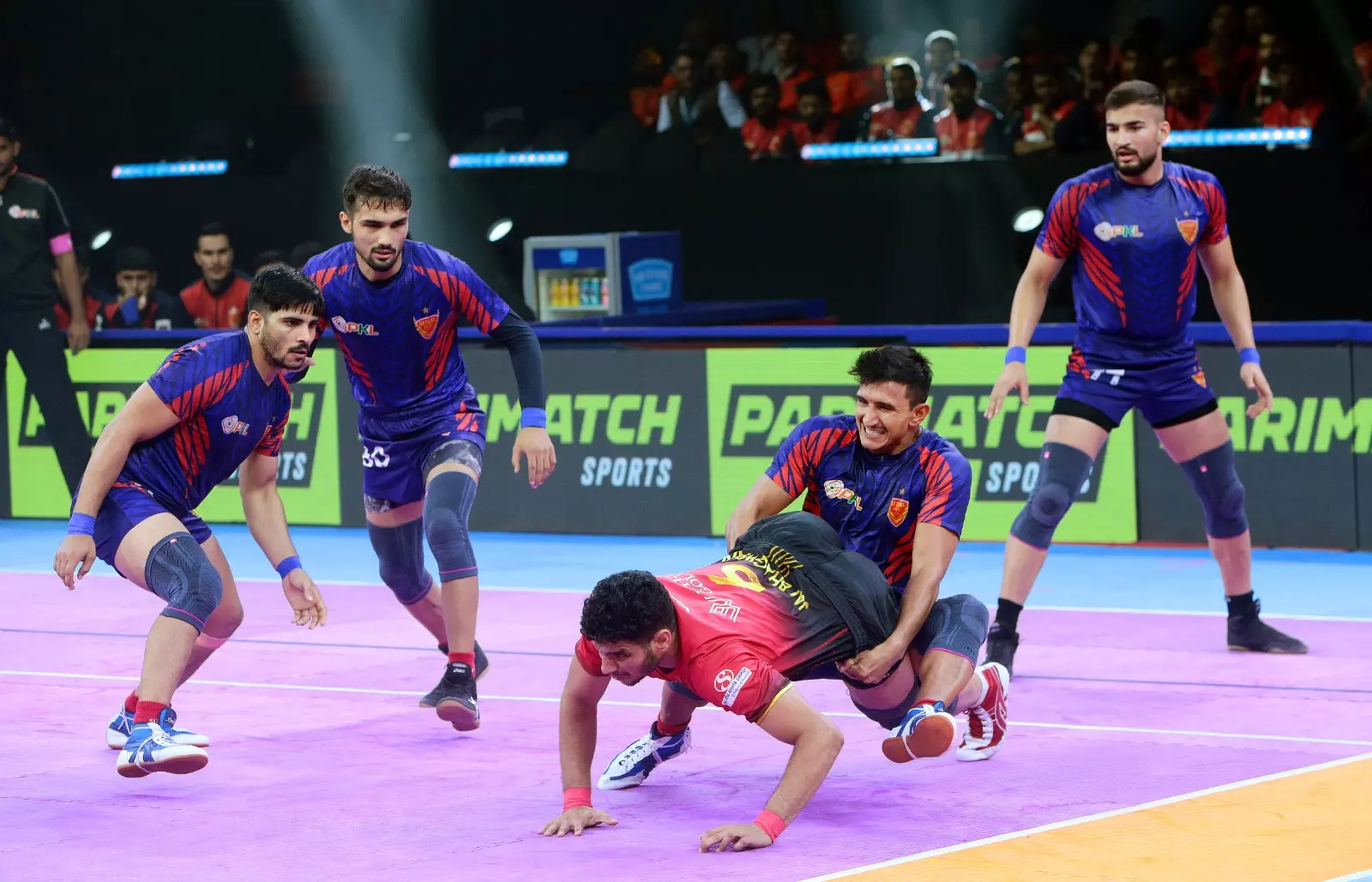 Pro Kabaddi League | Bengaluru Bulls Edge Out Dabang Delhi Season Opener