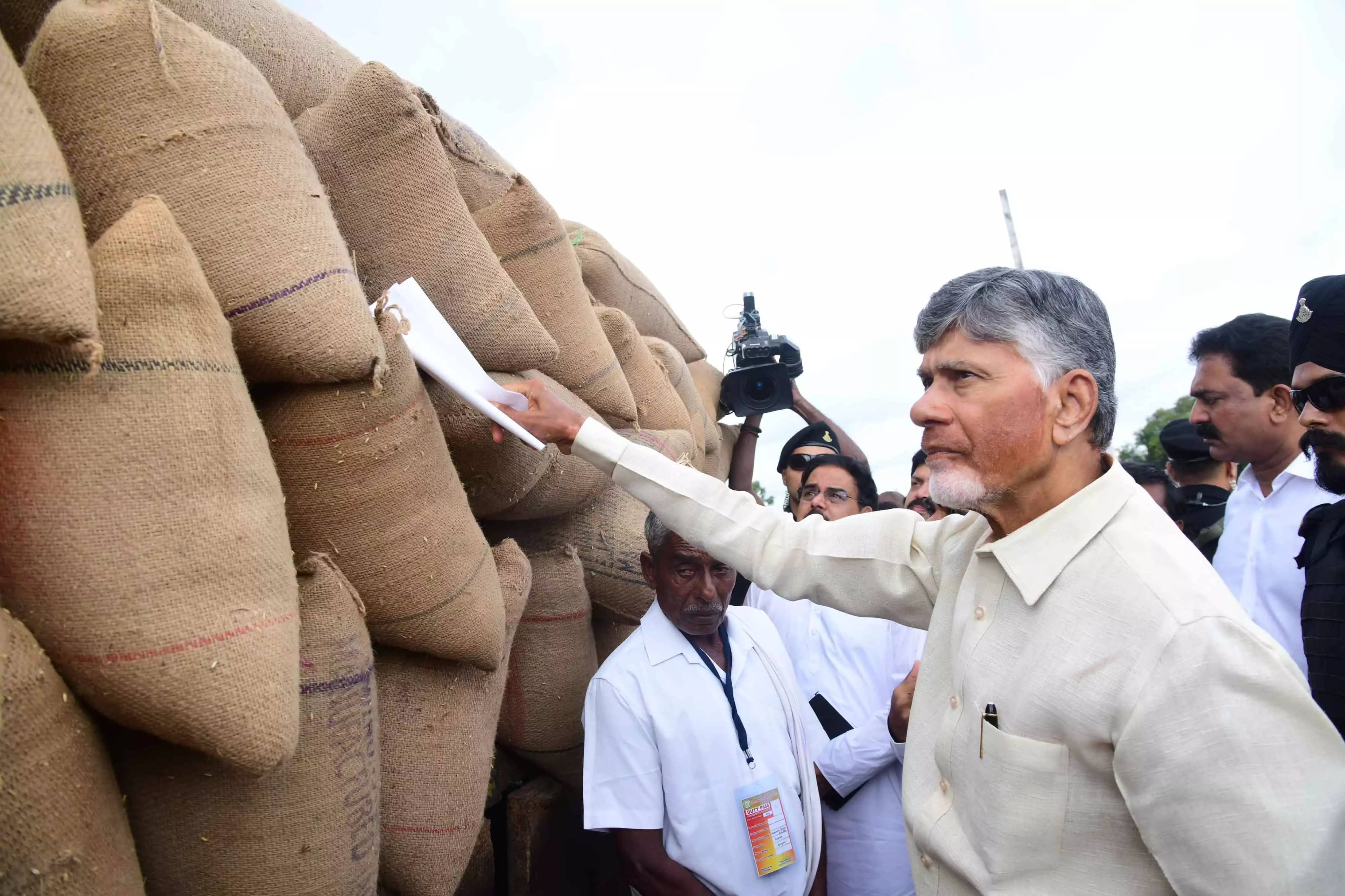 CM Naidu Stresses Accuracy in Rice Procurement Process