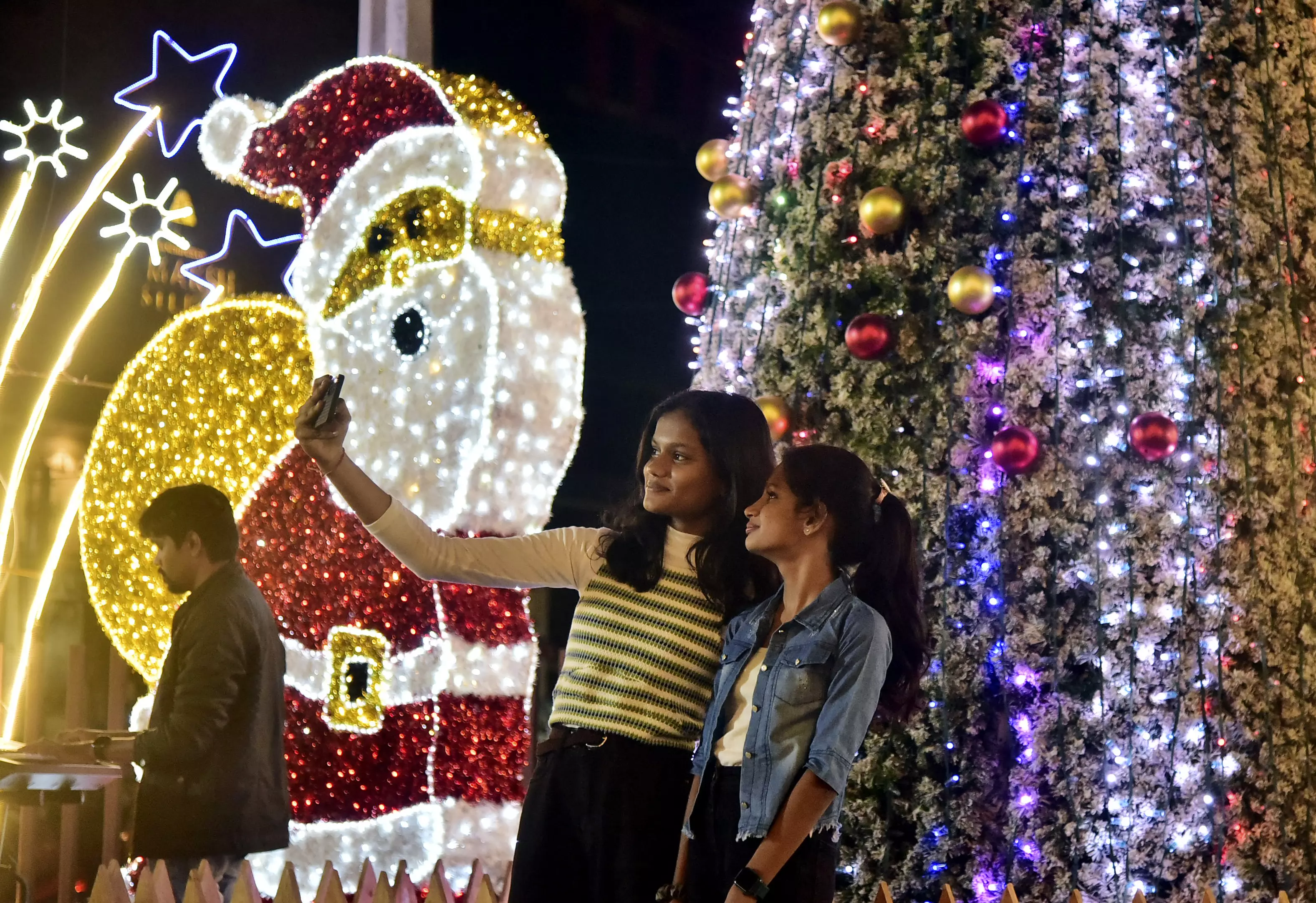 Hyderabad: Prayers, Charity, Shopping, Joy Mark Christmas Eve