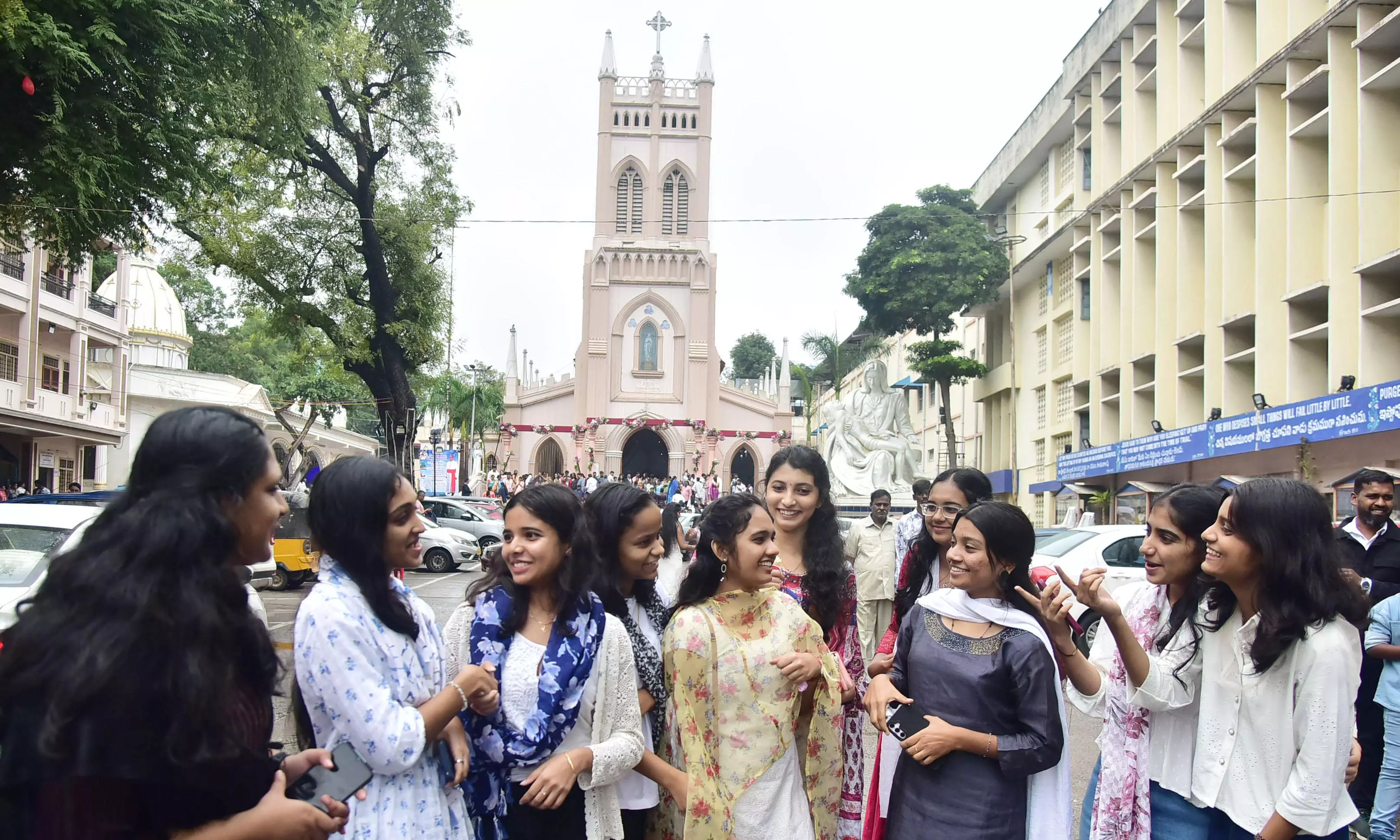 Moderate Rains Enliven Christmas Festivities