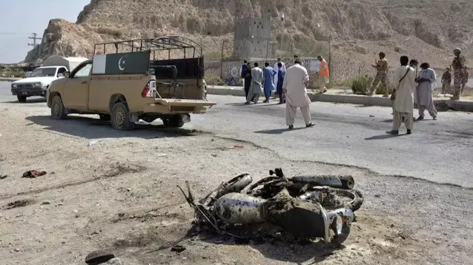 3 security personnel injured in suicide car bombing in Pakistan