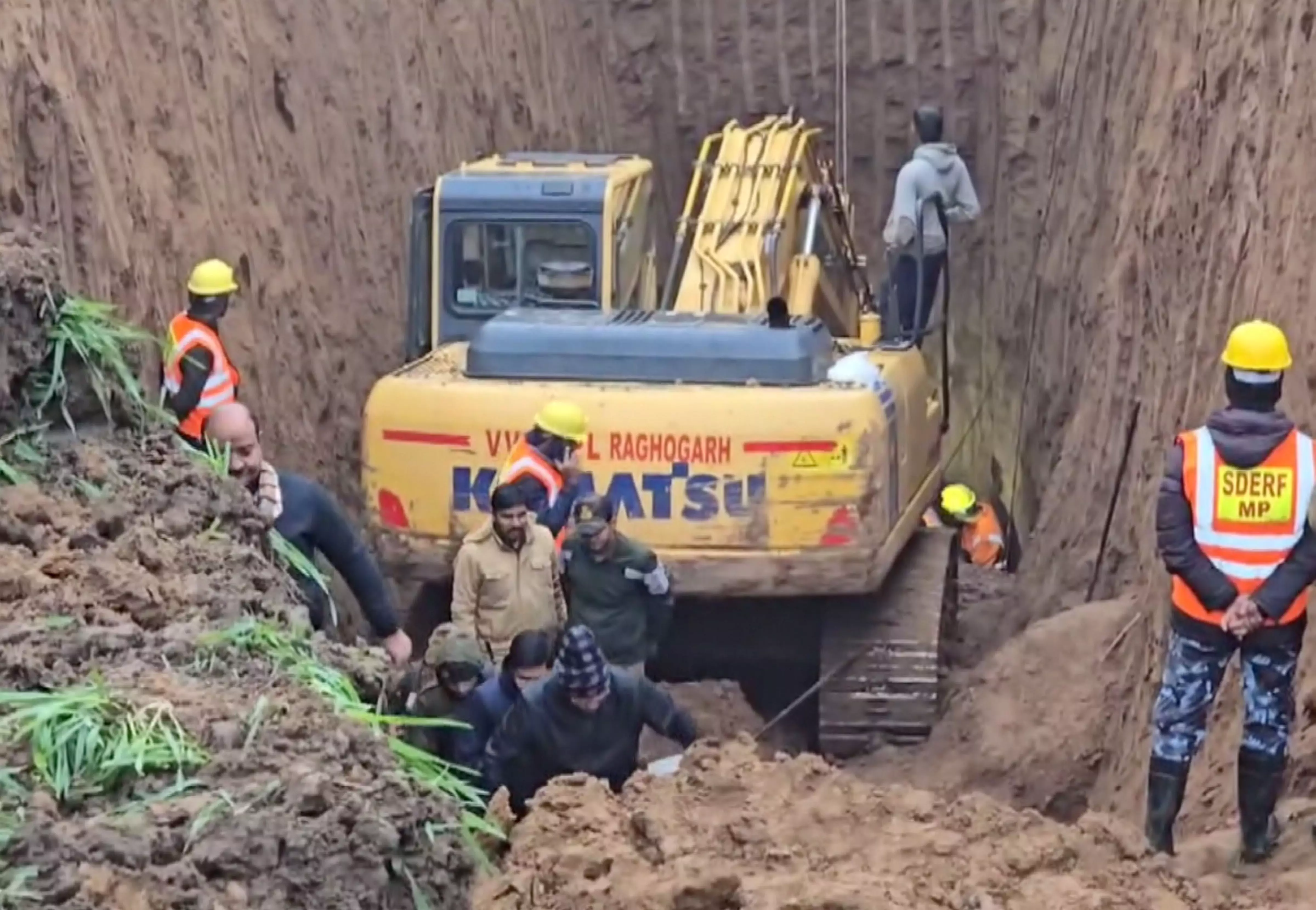 Madhya Pradesh: 10-year-old boy falls into borewell in Guna