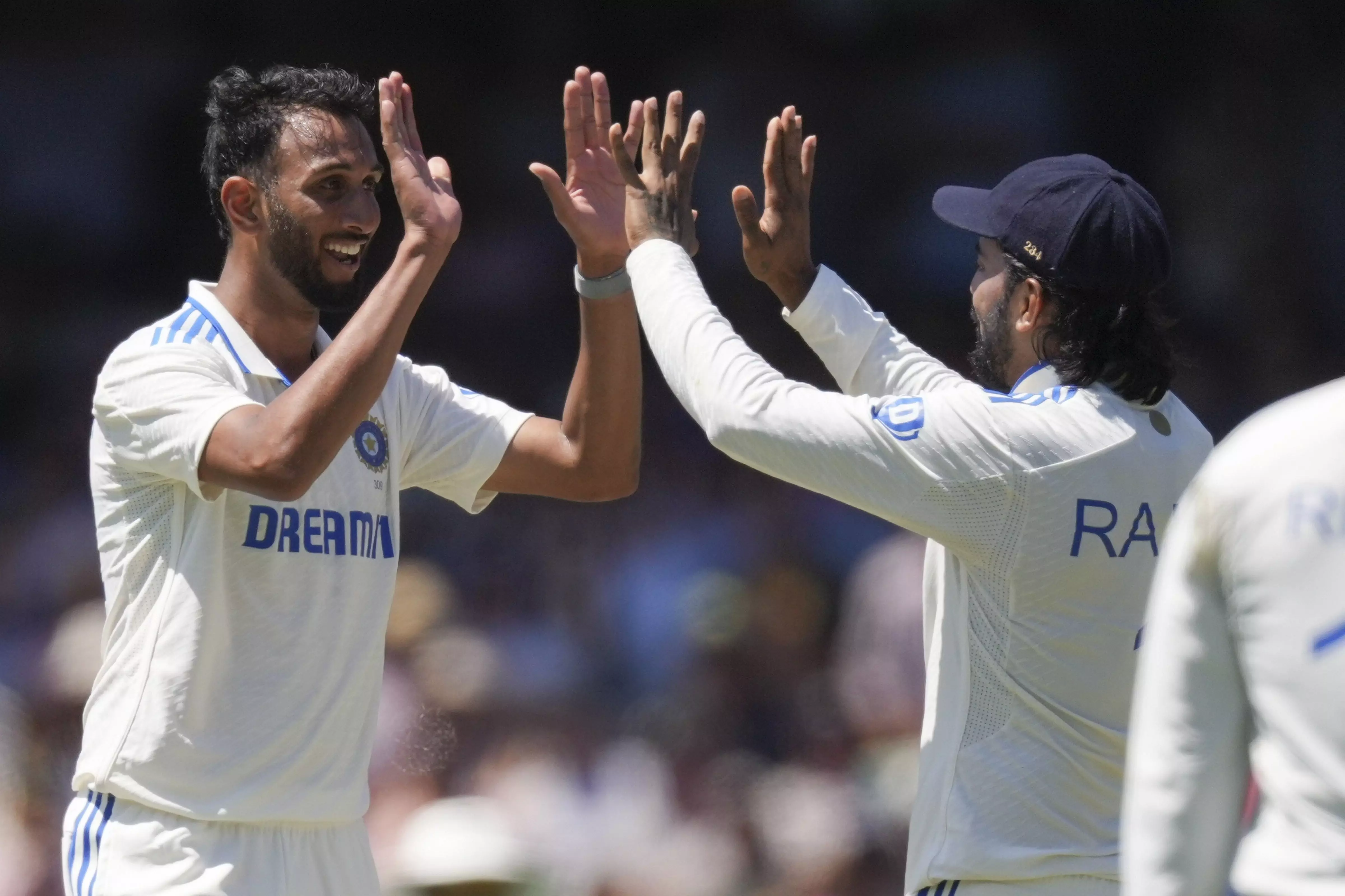 India bowl out Australia for 181 at tea on Day 2