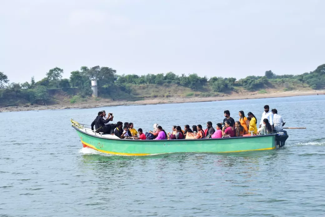 Kaleshwaram fishermen now offer safe river journeys to tourists, devotee