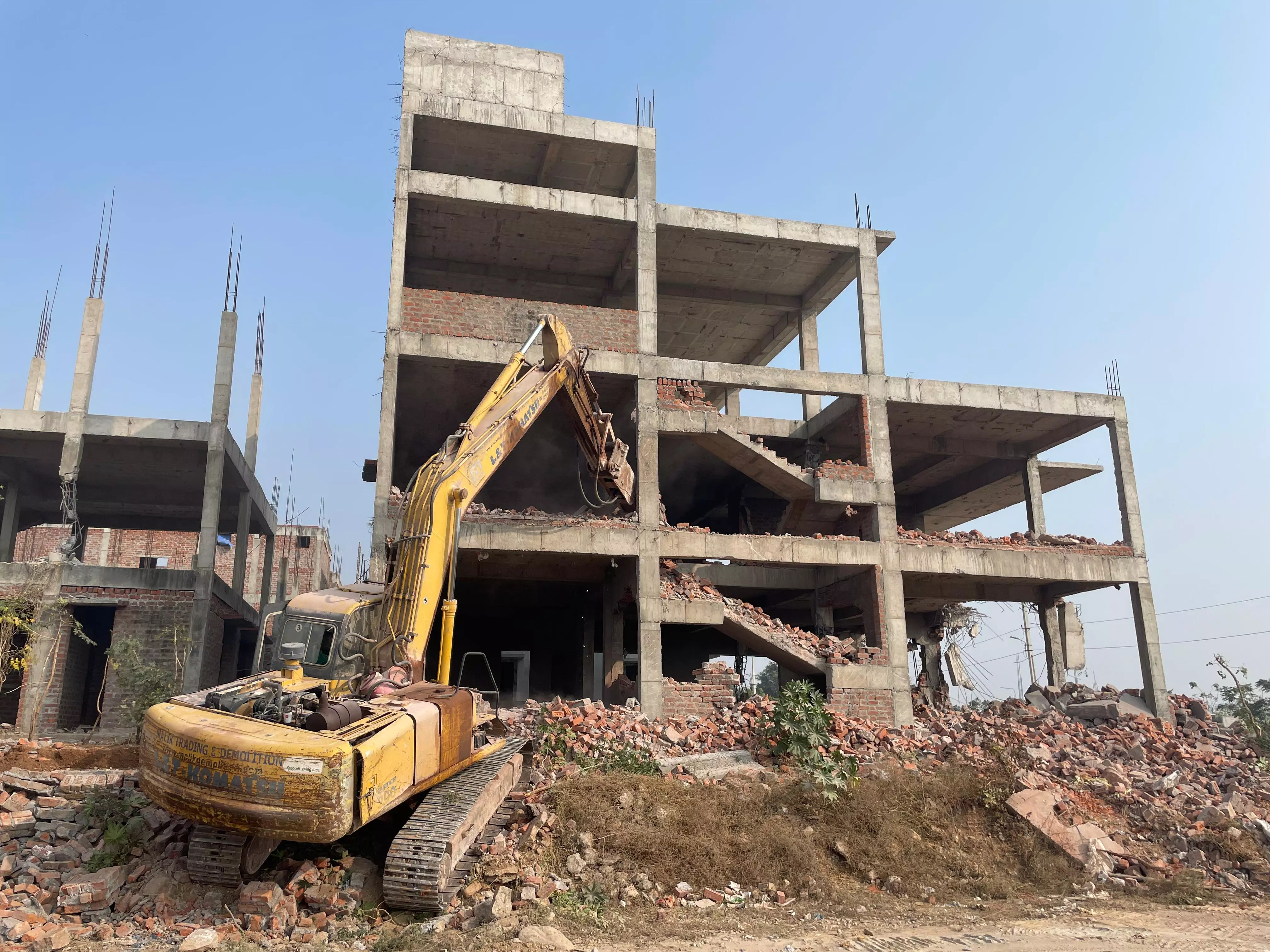 HYDRAA Demolishes Illegal Structures in Neknampur Lake