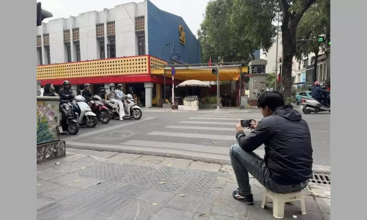 Vietnam's new traffic rules spark hilarious IT salary comparisons in India!