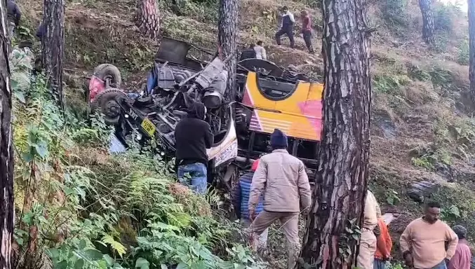 Four Dead, 15 Injured as Bus Overturns in Uttarakhand