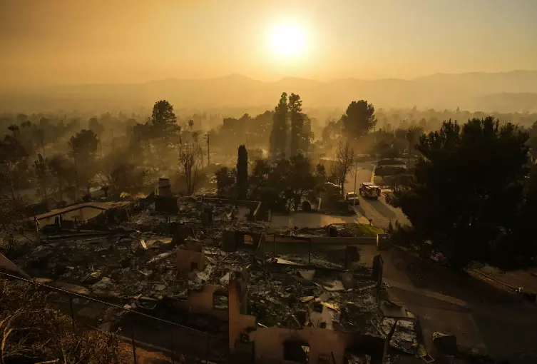 Los Angeles Wildfires Kill 24, Displace Thousands, Destroy 12,000 Structures