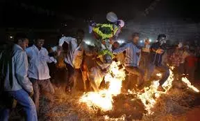 Eco-friendly Bhogi bonfire lights up Beach Road