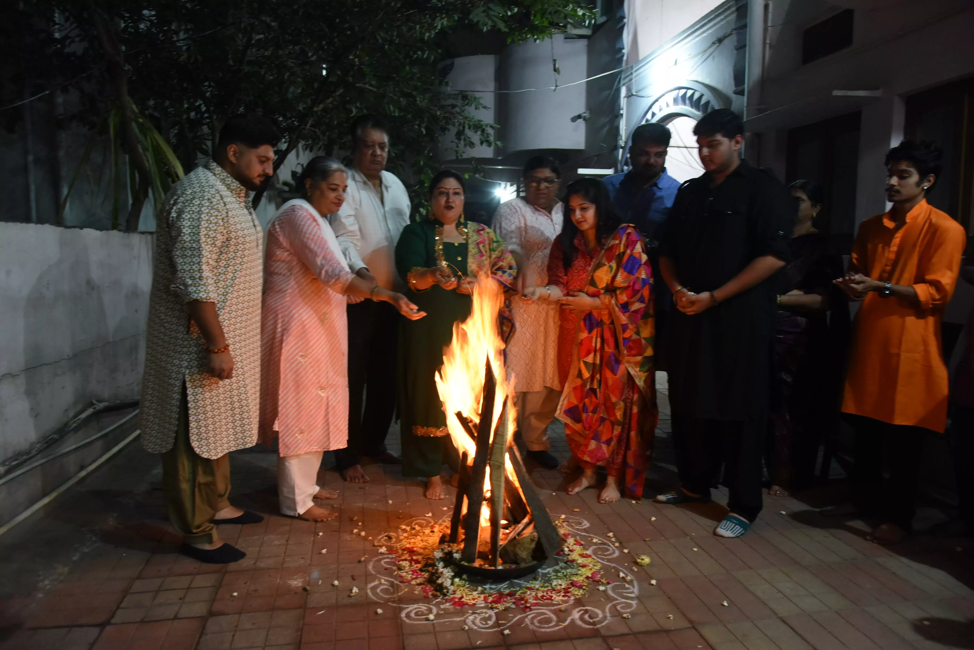 Sikhs in Hyderabad celebrate Lohri with traditional fervour