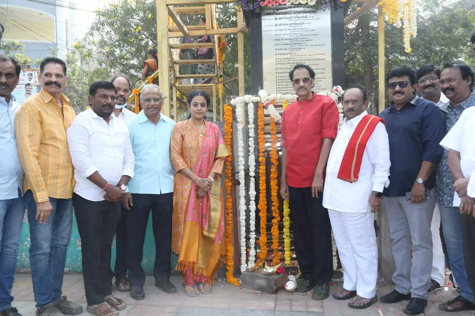 Tributes paid to late NTR in Hyderabad Filmnagar on his 29th death anniversary