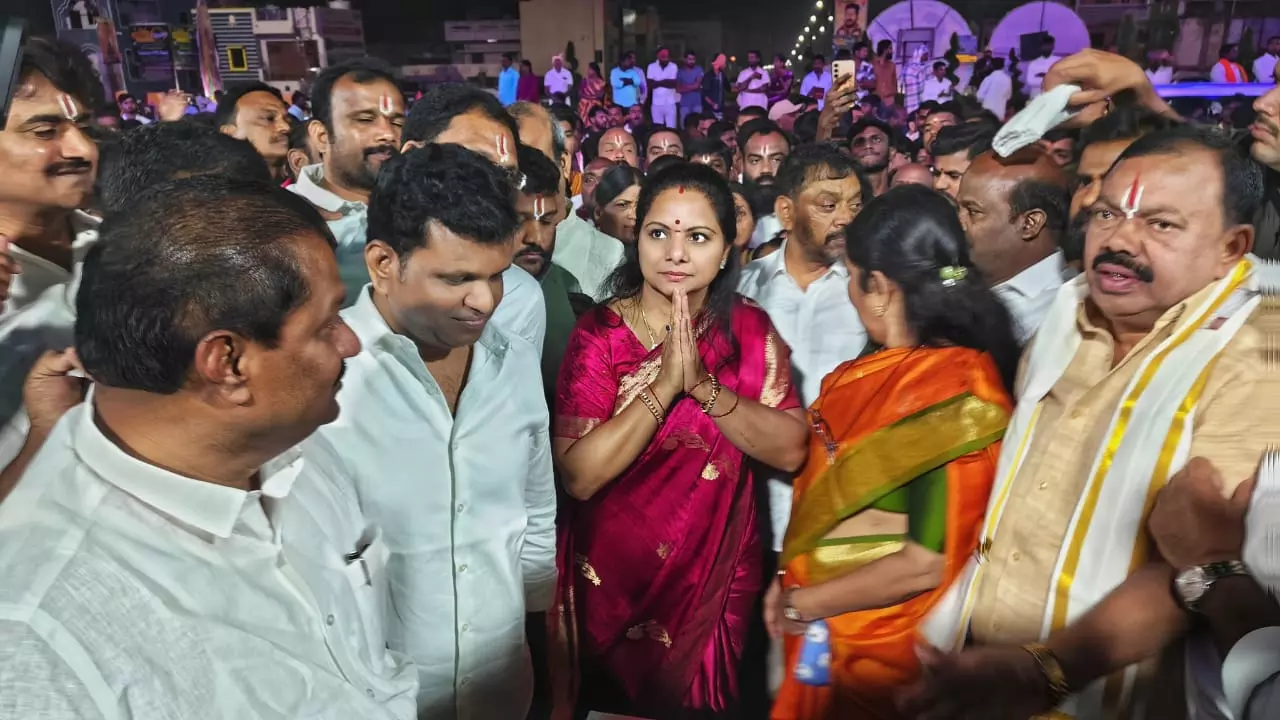 BRS MLC Kavitha performs special puja at Yadagirigutta