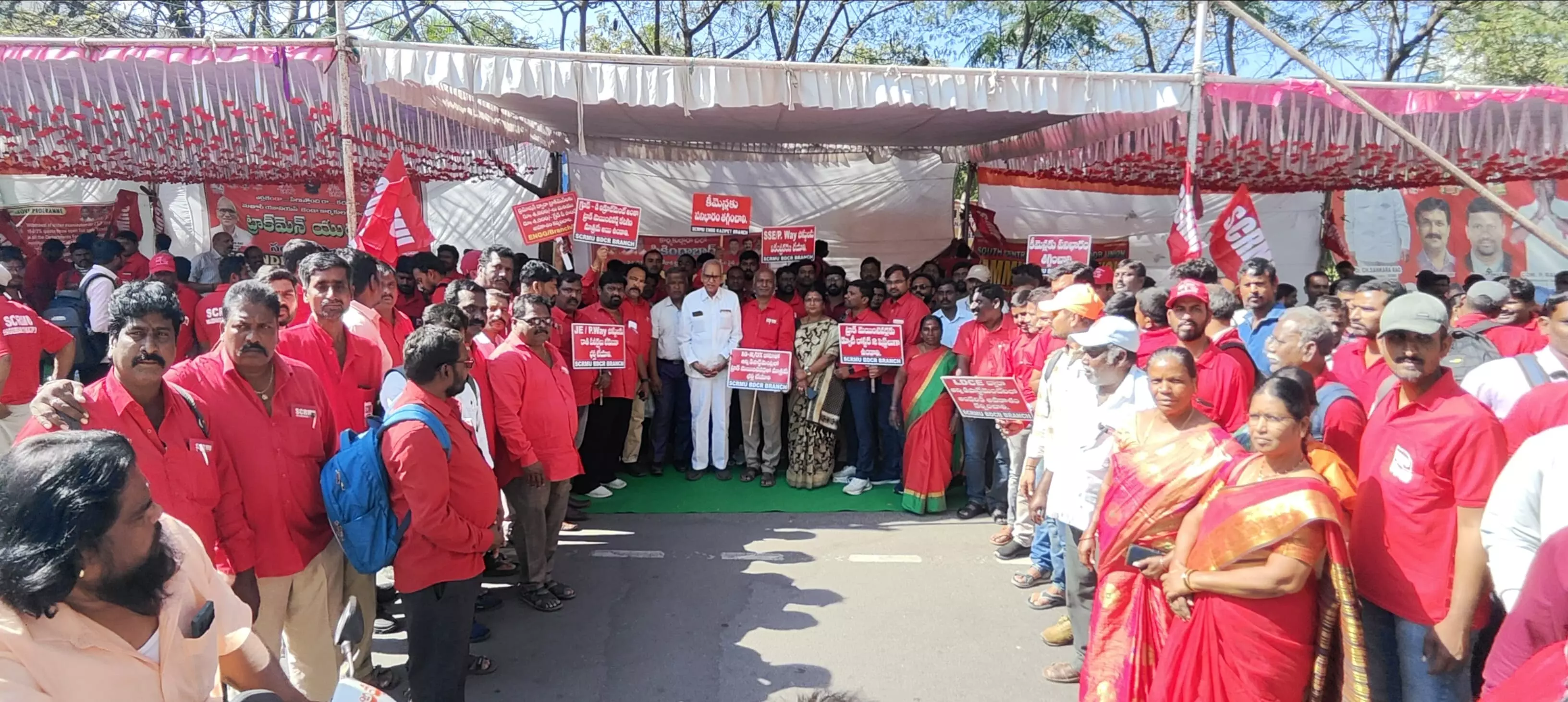 Track maintainers’ stage protests in Telangana, AP against Centre’s anti-labour policies