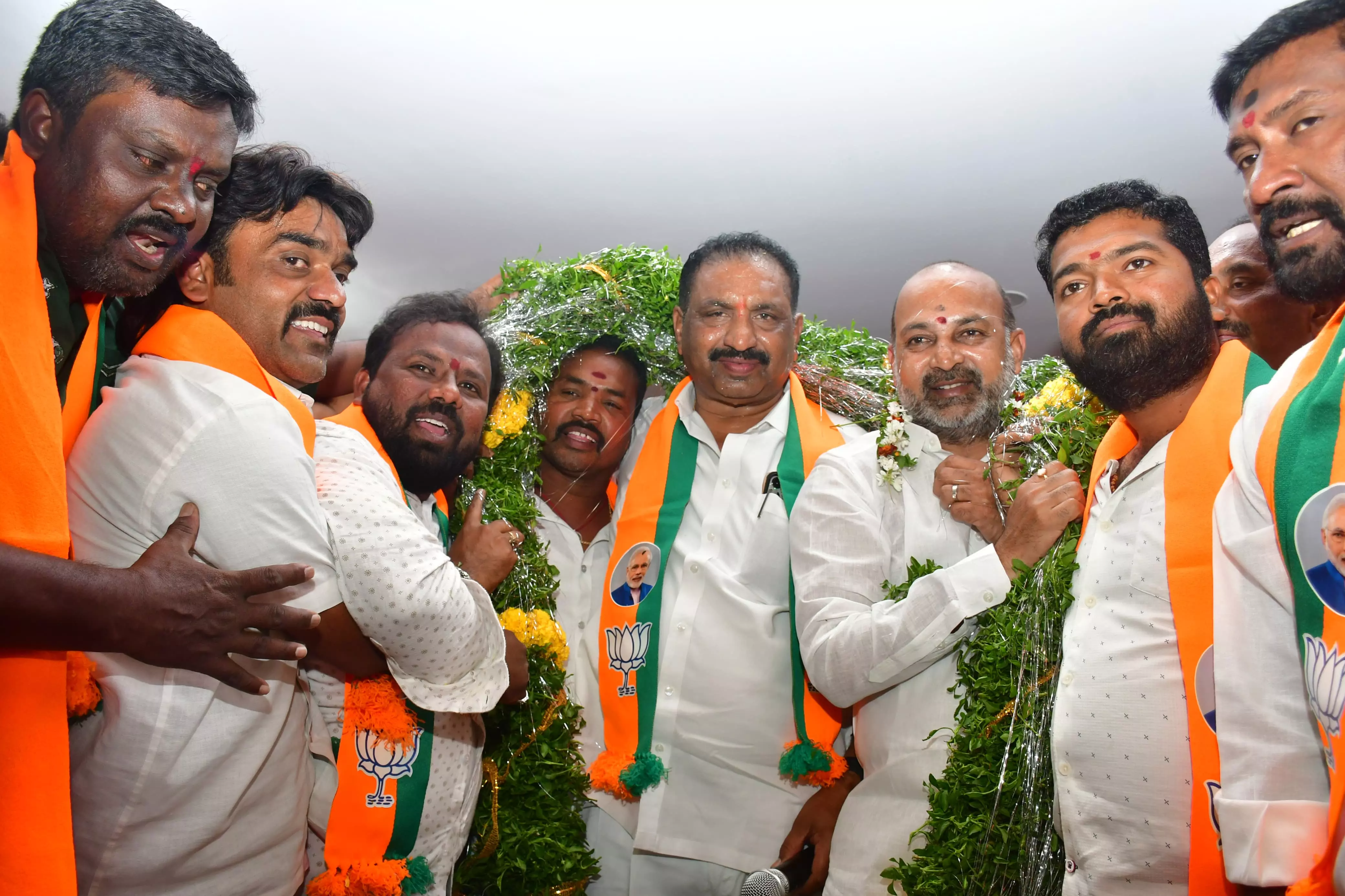 Karimnagar mayor, 2 corporators, BRS leaders join BJP