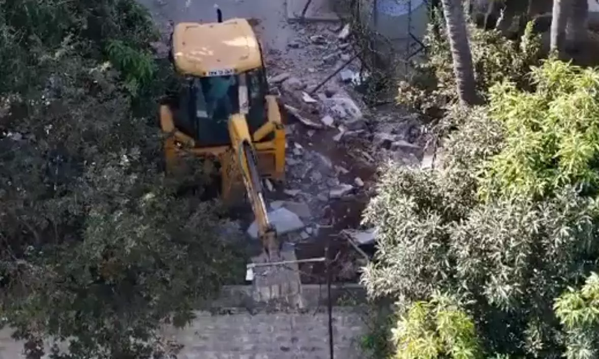 HYDRAA demolishes Nalla Malla Reddy’s compound wall