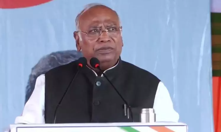 Kharge Taunts BJP Leaders' Dip in Ganga