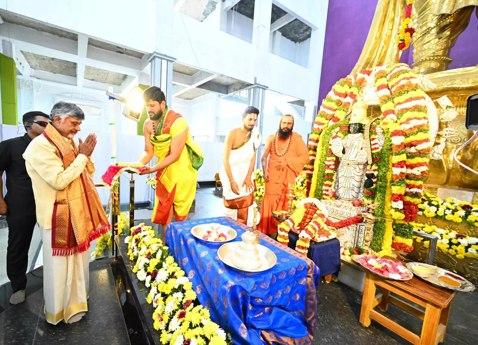 Naidu Vows to Set Up Arya Vaishya Corporation