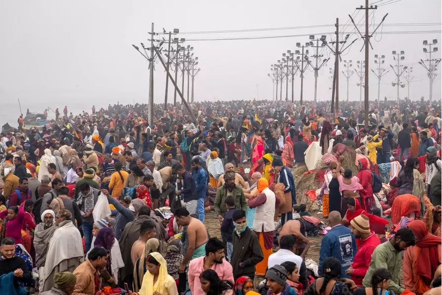 Police on NH-44 looting Maha Kumbh Mela devotees