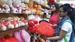 Gift prices surge as Valentine's Week nears Feb. 14 peak