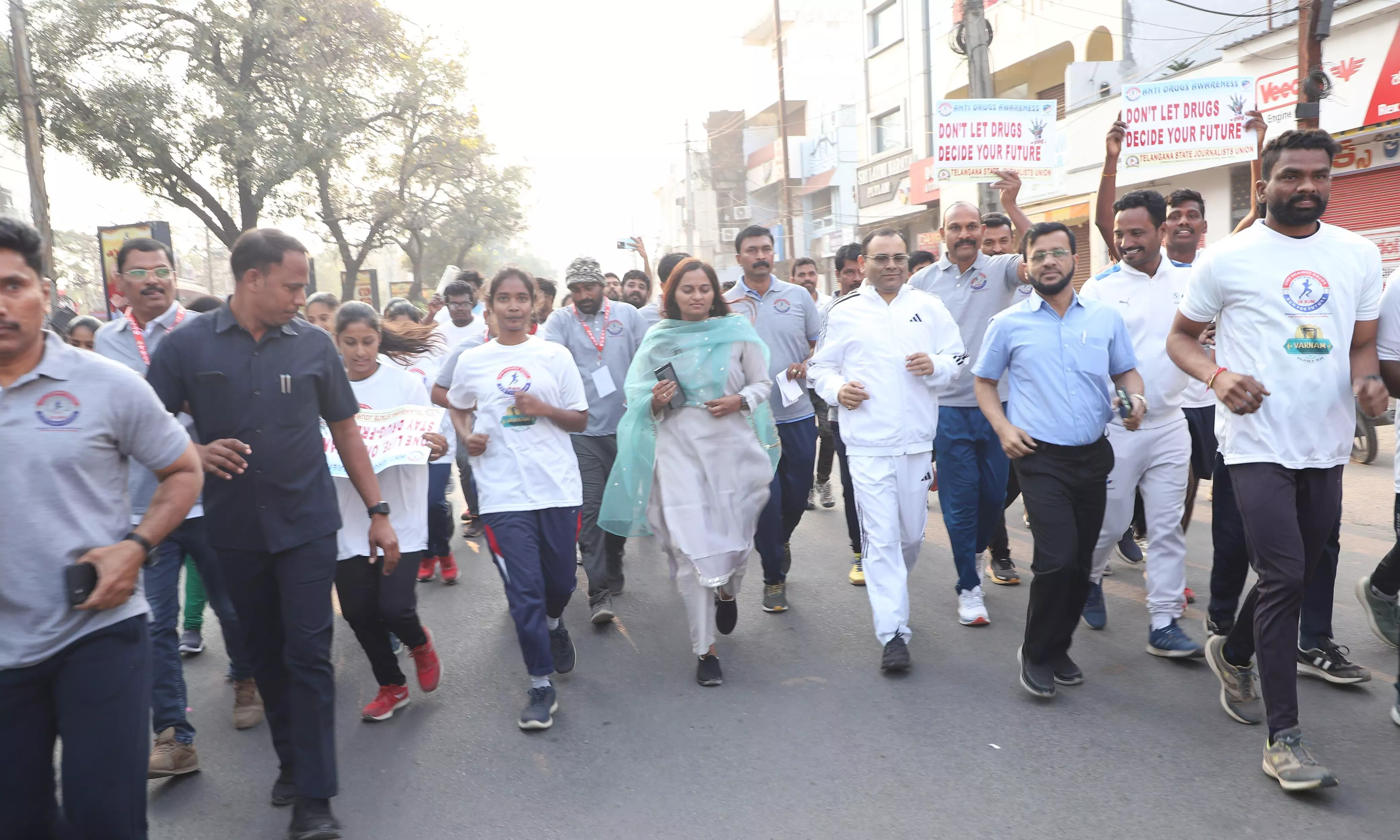 Warangal Top Cop Urges Youth to Reject Drugs at 2K Run