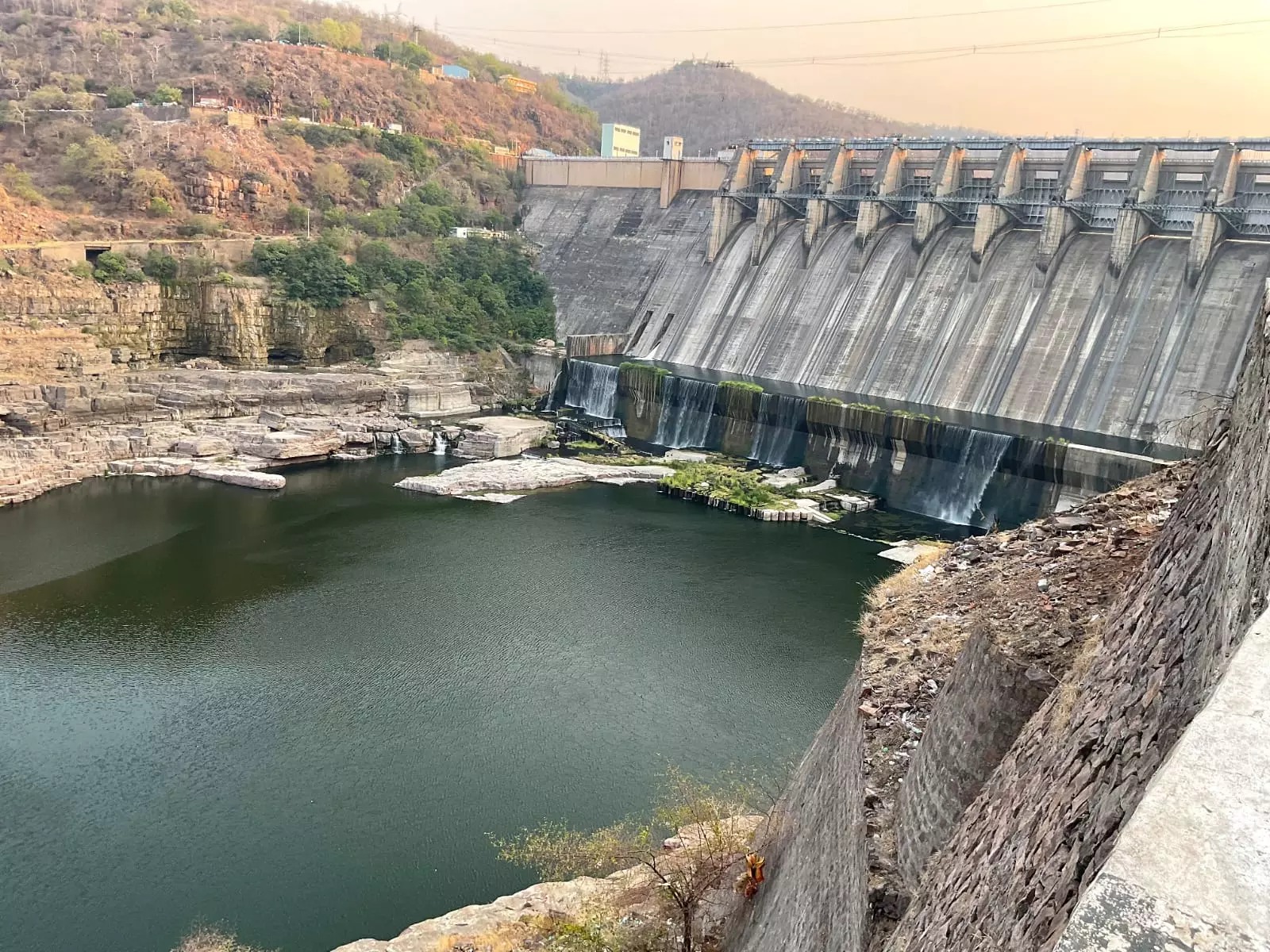 Telangana urges AP for urgent repair of Srisailam dam