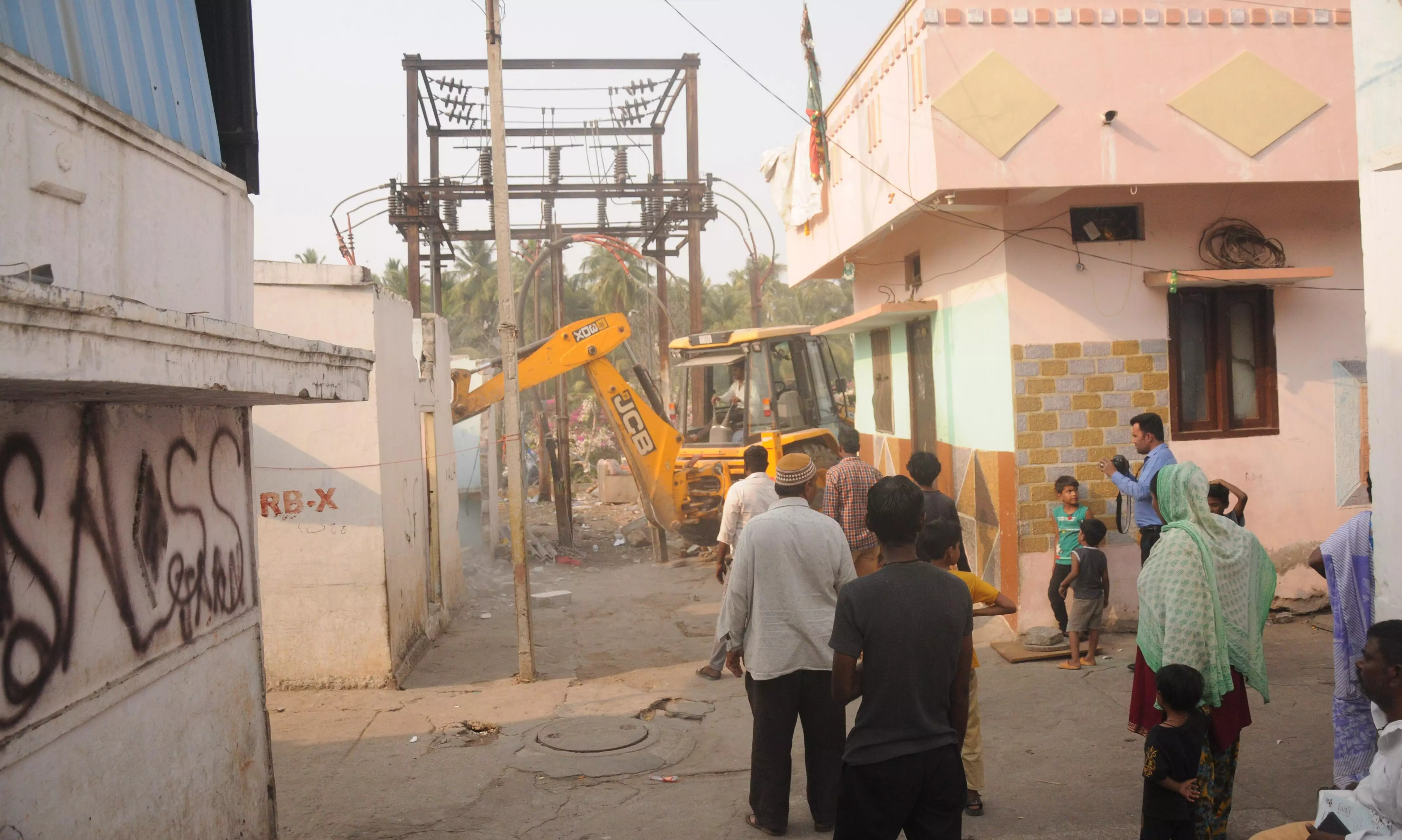 Musi demolition activity resumes at Chaderghat