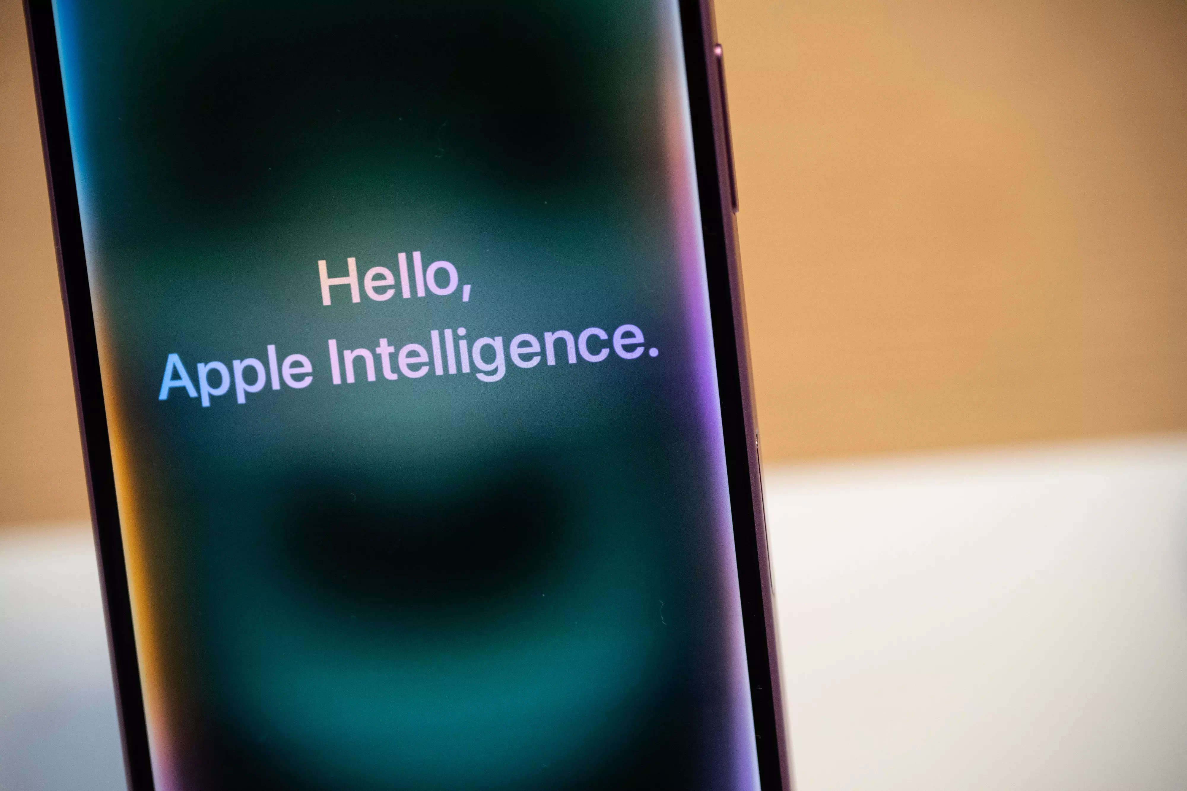 Apple’s Long-Promised AI Overhaul for Siri Runs Into Bugs, Possible Delays