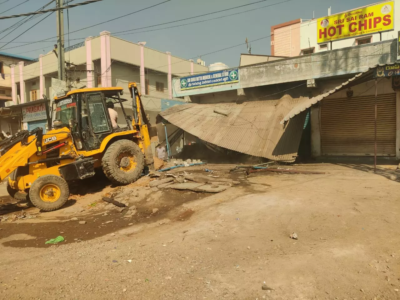 GHMC Town Planning Wing Clears Illegal Encroachments at Gaganpahad to Katedan Stretch