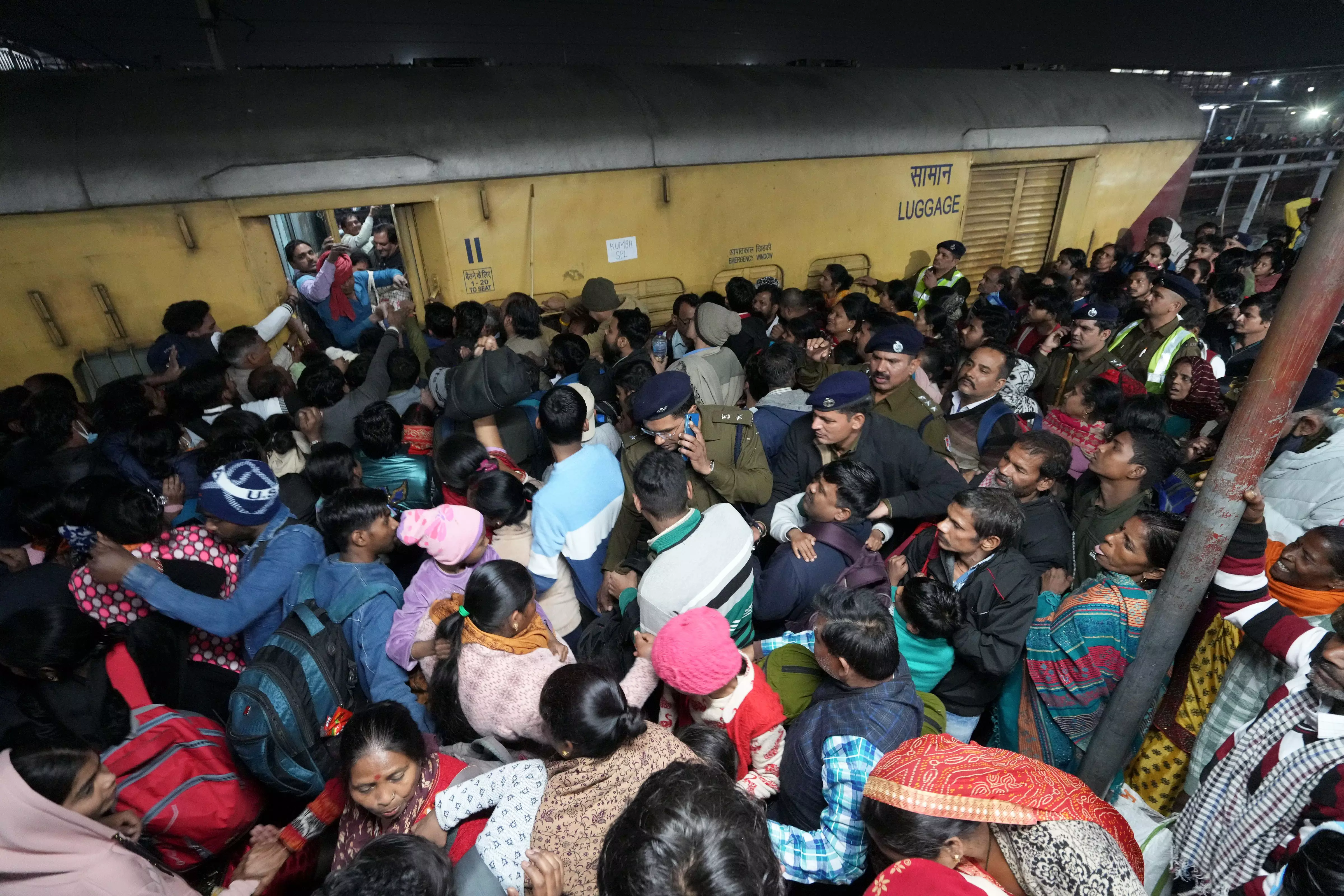 18 dead, over dozen injured, in stampede at New Delhi Railway Station