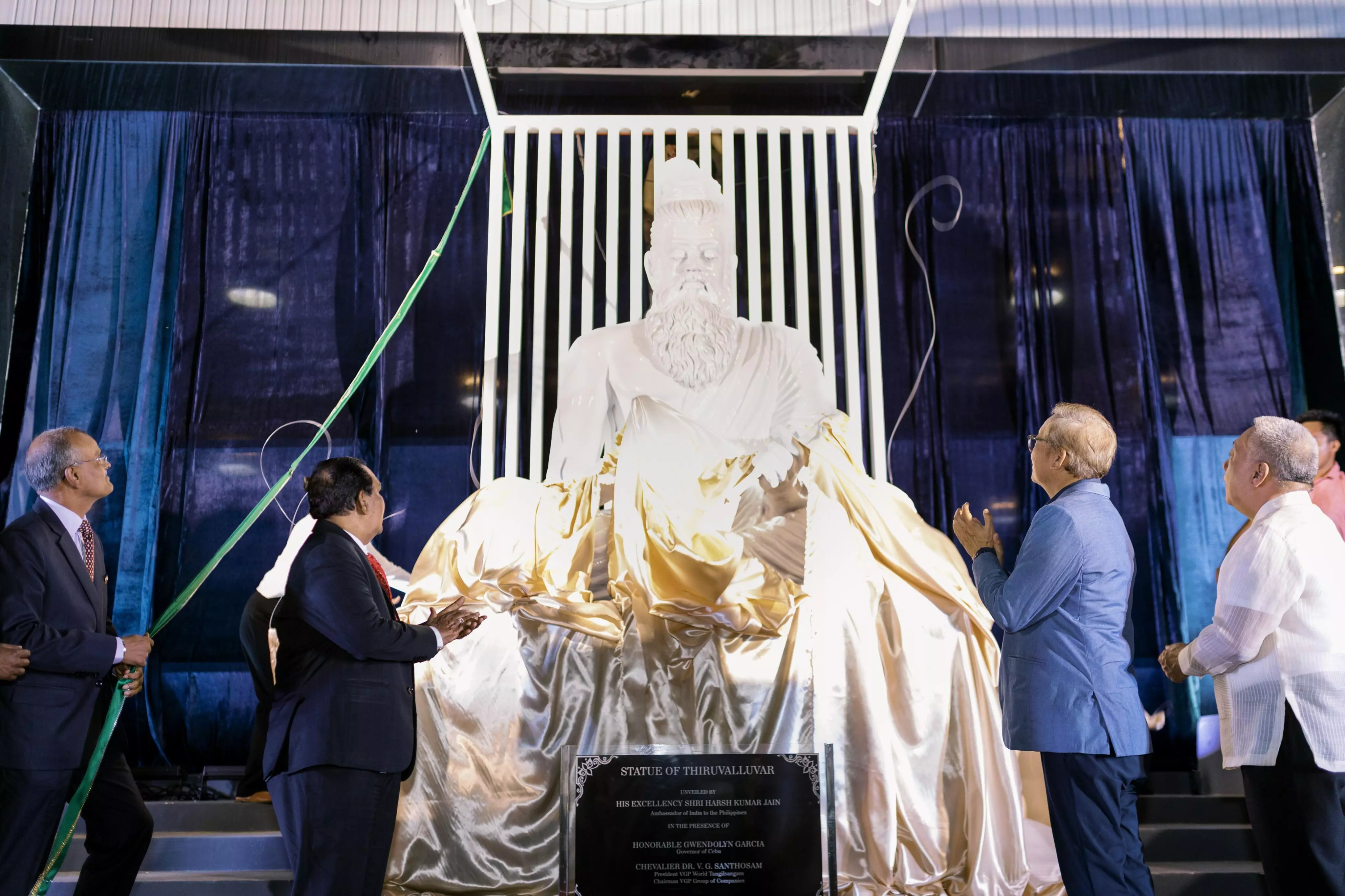 Statue of Tamil poet Thiruvalluvar unveiled in Philippines