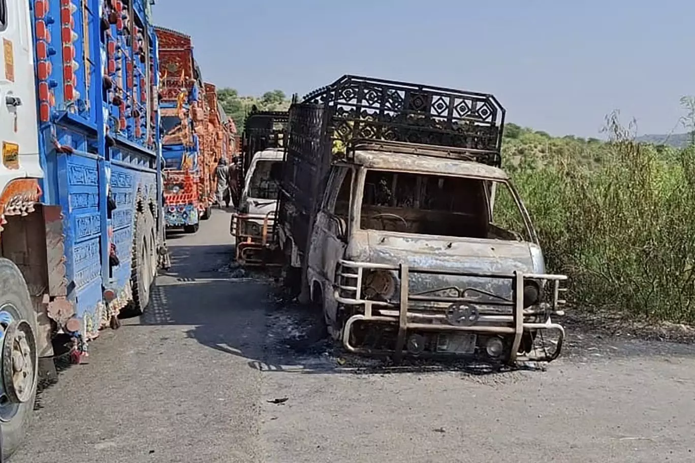 7 killed after militants intercept passenger buses in Pakistan