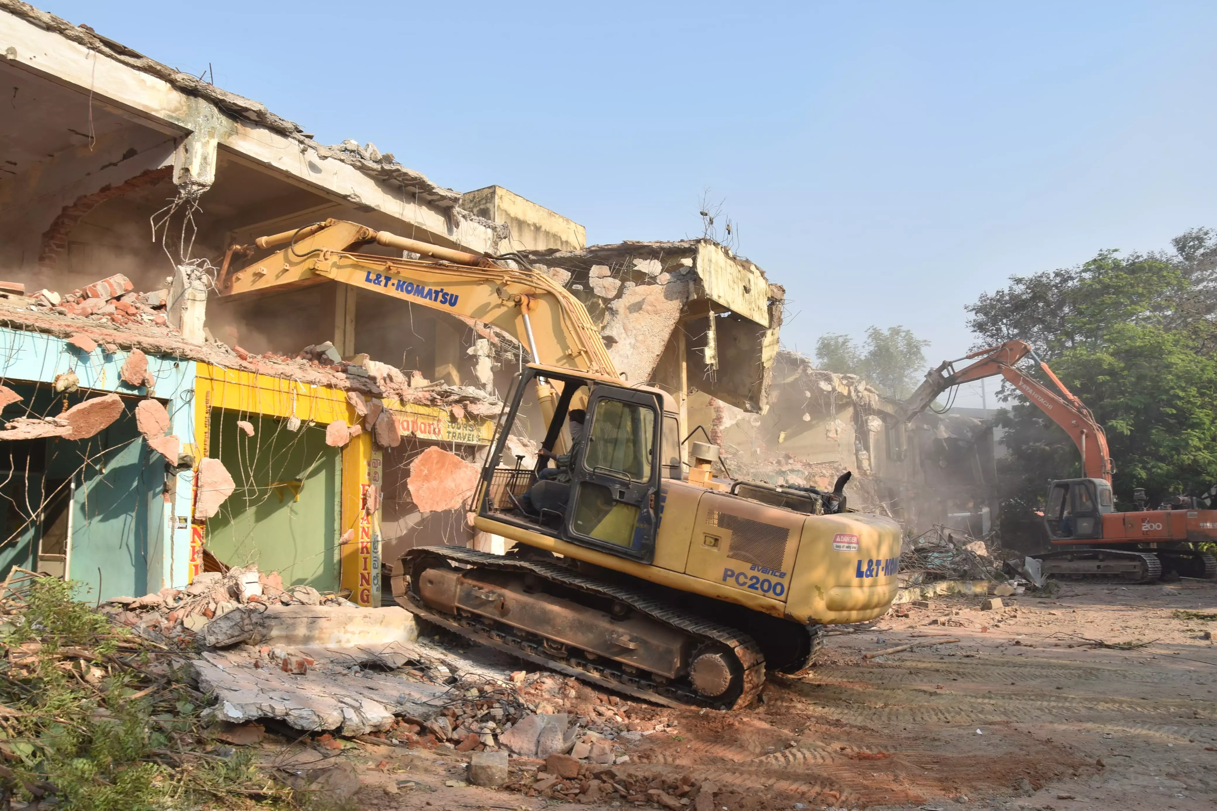 HMDA demolishes old RR court building