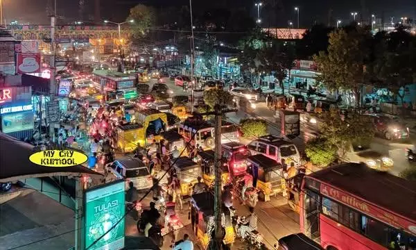 Traffic Snarls in Kurnool Turning a Major Problem