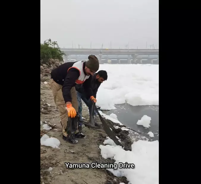 Fact Check: Yamuna cleaning not taken up by newly-elected BJP govt. but by an NGO, video is from 2024