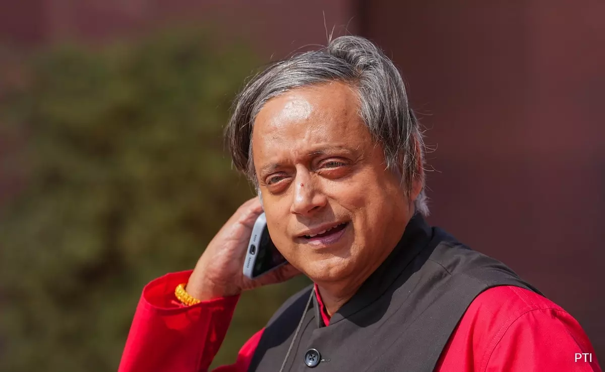 Tharoor Unites Fragmented Congress Leadership in Kerala