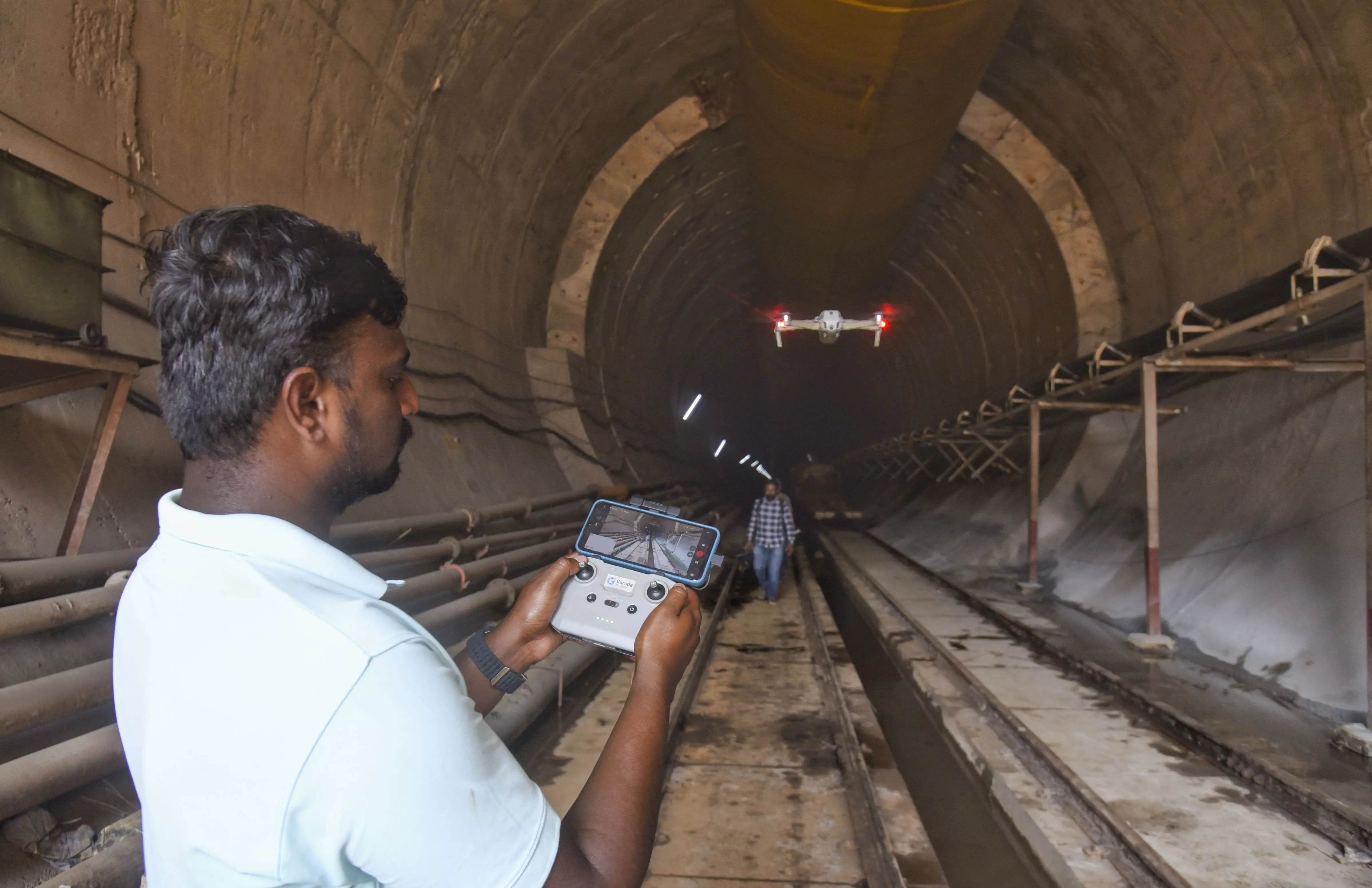 Tunnel rescue suspended over safety concerns