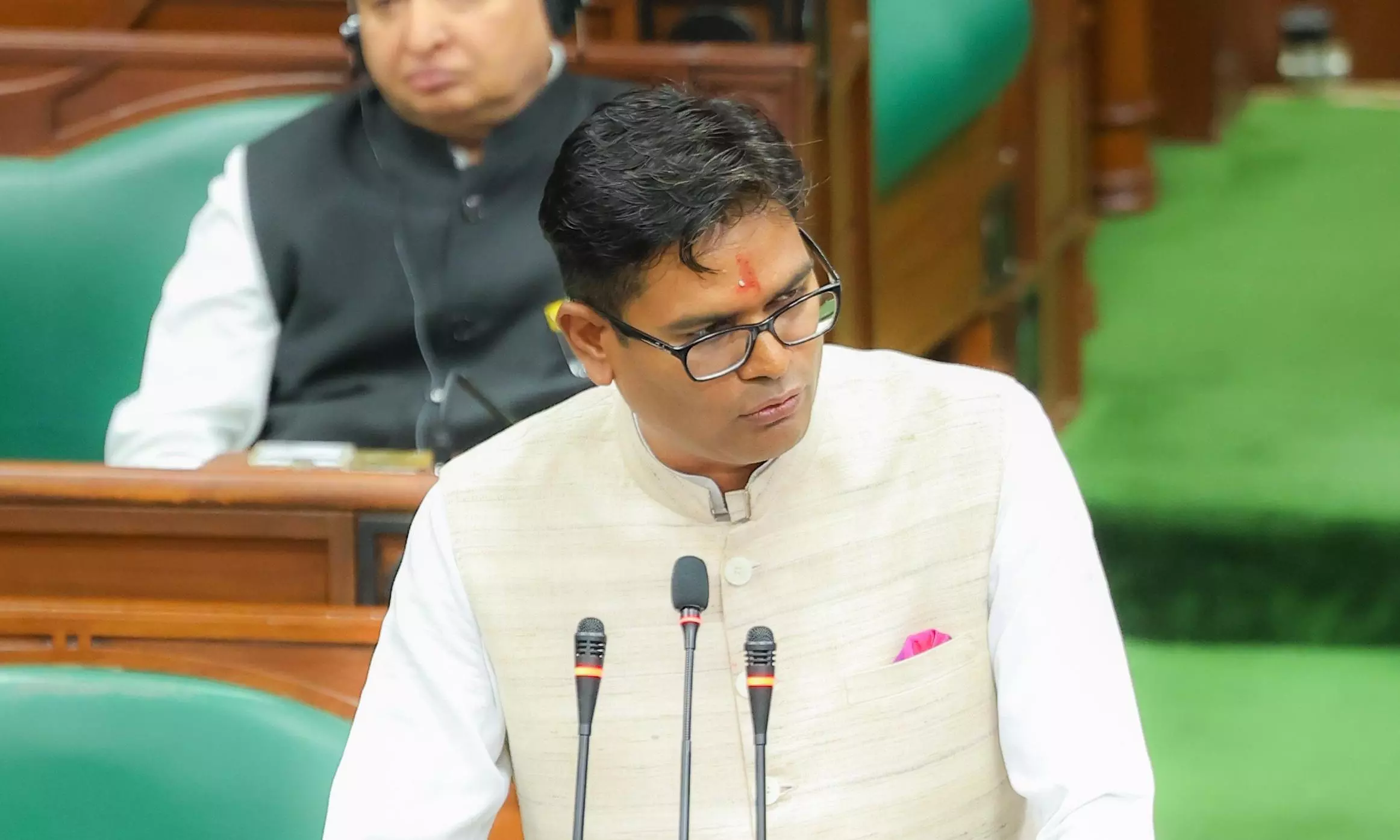 C’garh: In a first, C’garh finance minister presents hand written budget in Assembly