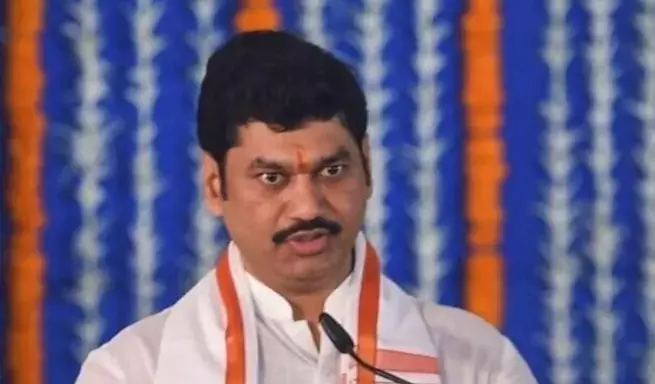 Fadnavis asks Dhananjay Munde to resign as minister