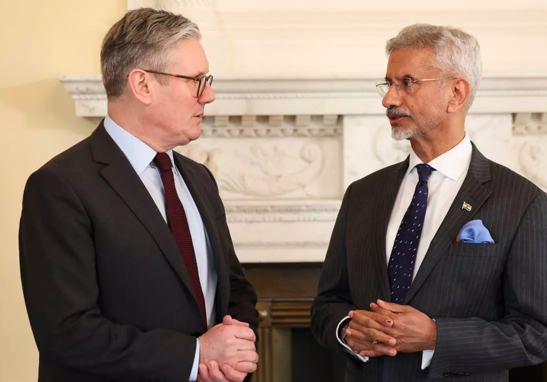 Jaishankar talks ties with Starmer